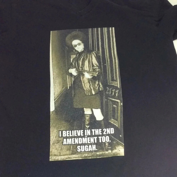 Angela Davis “I Believe In The 2nd Amendment Too, Sugah” Graphic Tee – Political - Picture 4 of 6